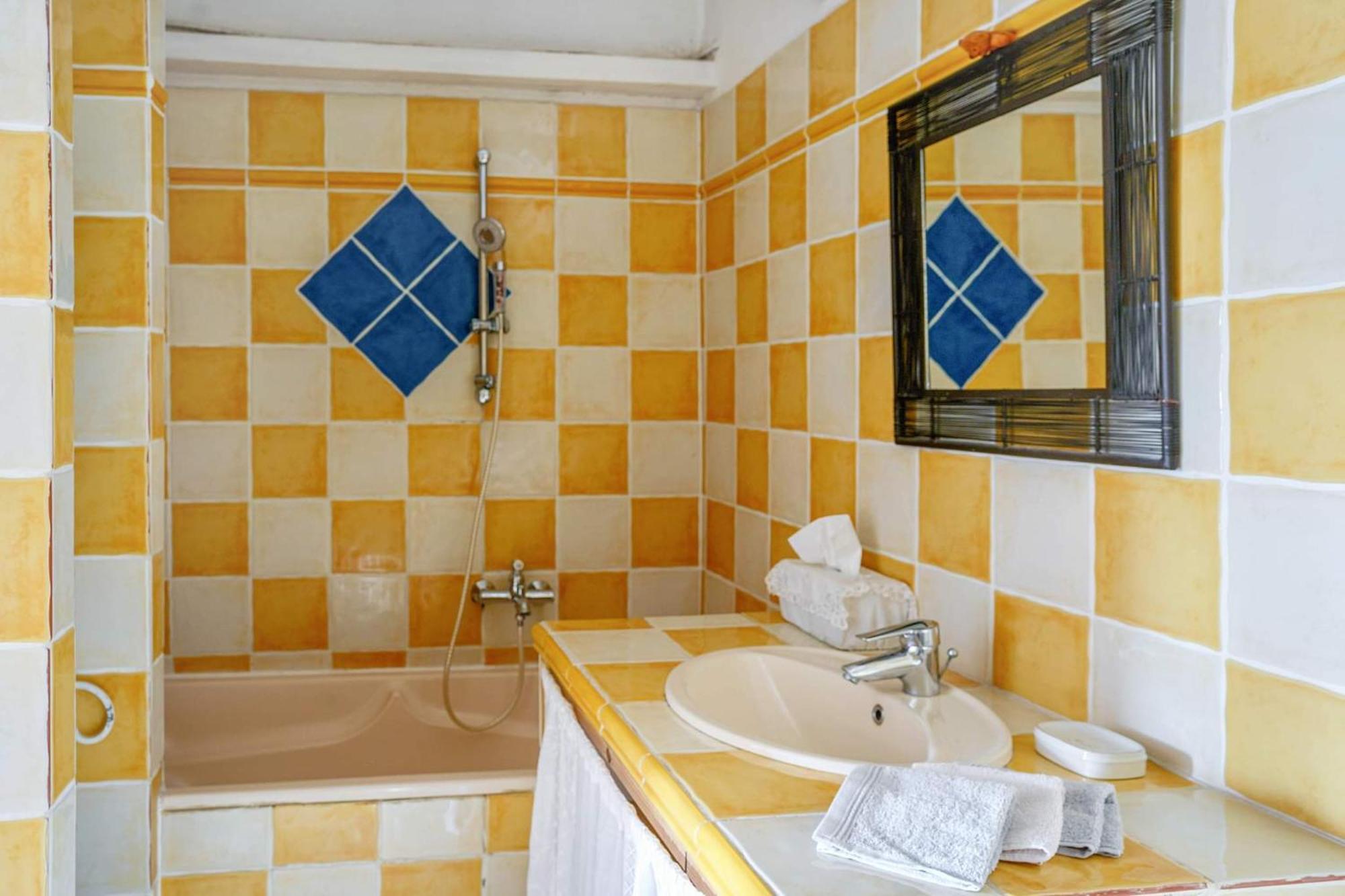 Clos Des Herissons - Chambres D'Hote - Piscine & Jardin Lauris Buitenkant foto